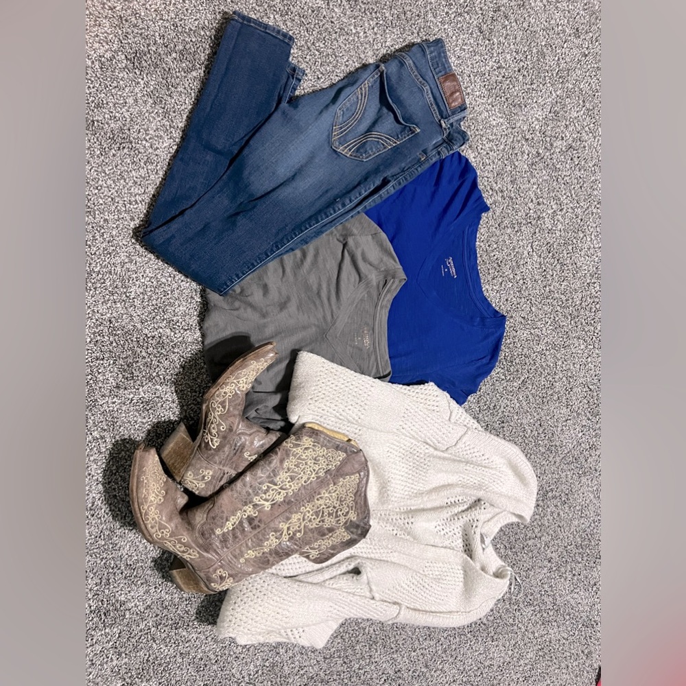 Arizona Jean V-Neck bundle size M